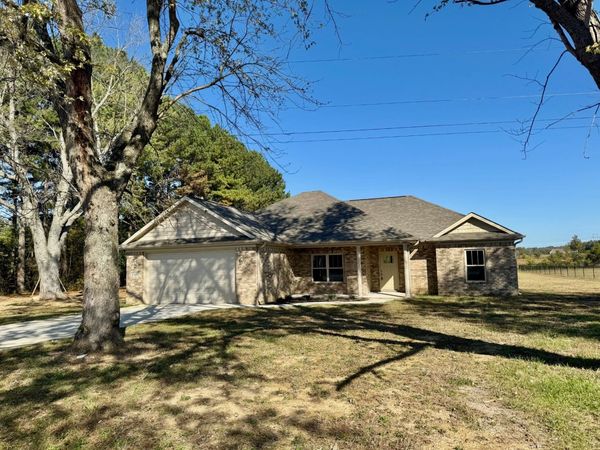 8369 State Line Rd, Taft, TN 38488