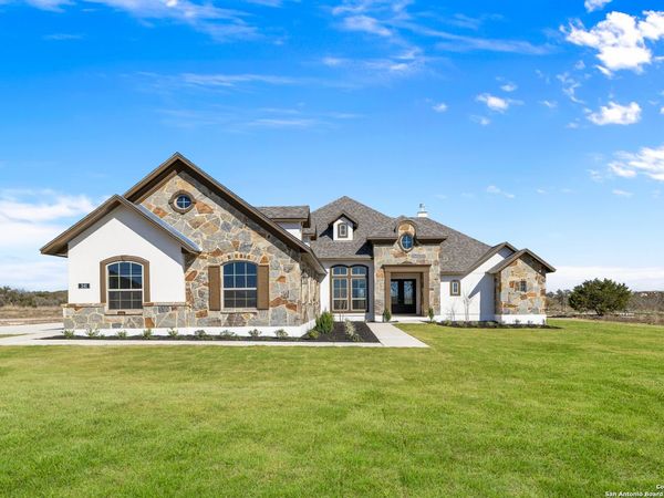 241 Stone Loop, Castroville, TX 78009