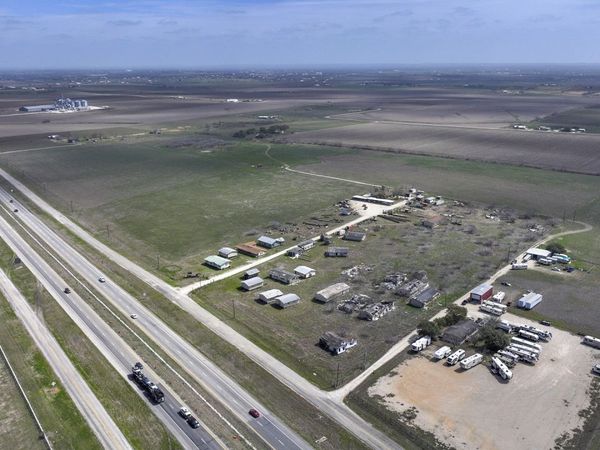 8205 W INTERSTATE 10, Seguin, TX 78155