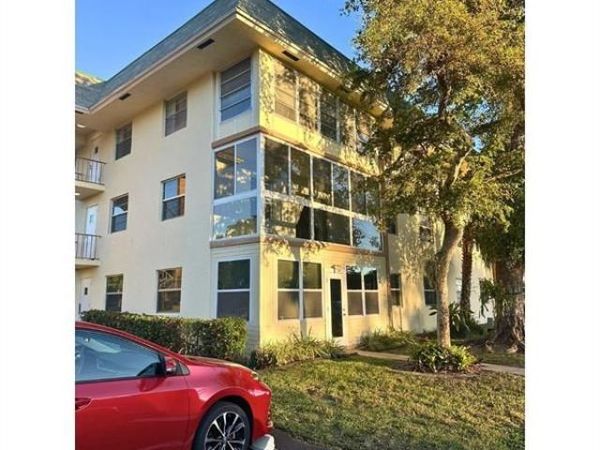 5190 E Sabal Palm Blvd, Unit 201, Tamarac, FL 33319