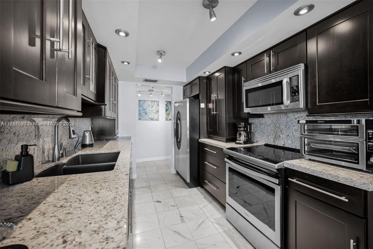 300 Three Islands Blvd, Unit 108, Hallandale Beach, FL 33009 Photo