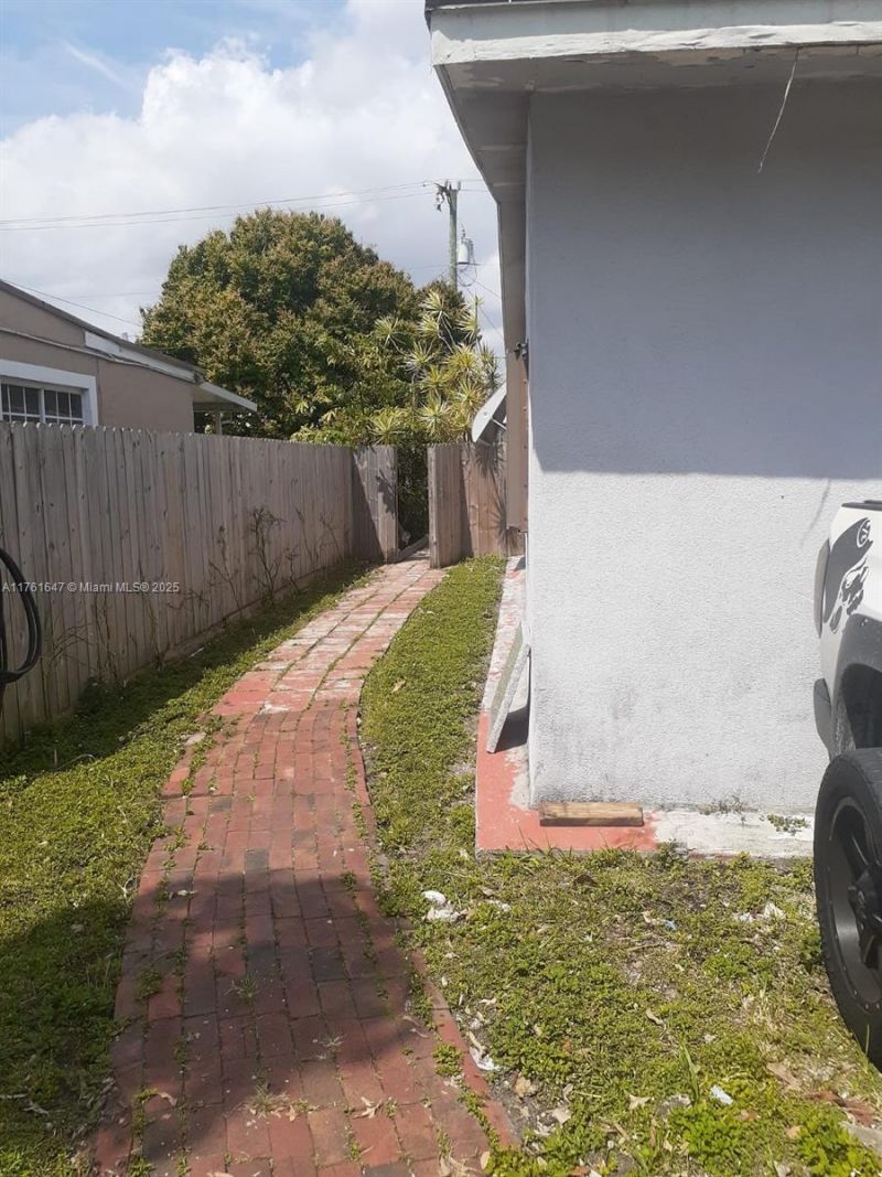 625 E 28th St, Hialeah, FL 33013 Photo