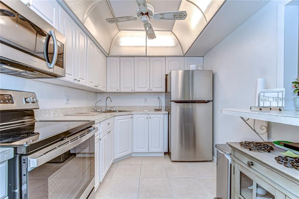 5220 Brittany Drive S, Unit 807, Saint Petersburg, FL 33715 Photo