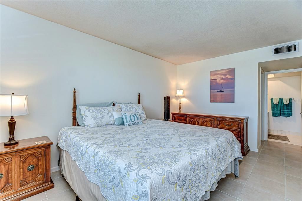 5220 Brittany Drive S, Unit 807, Saint Petersburg, FL 33715 Photo