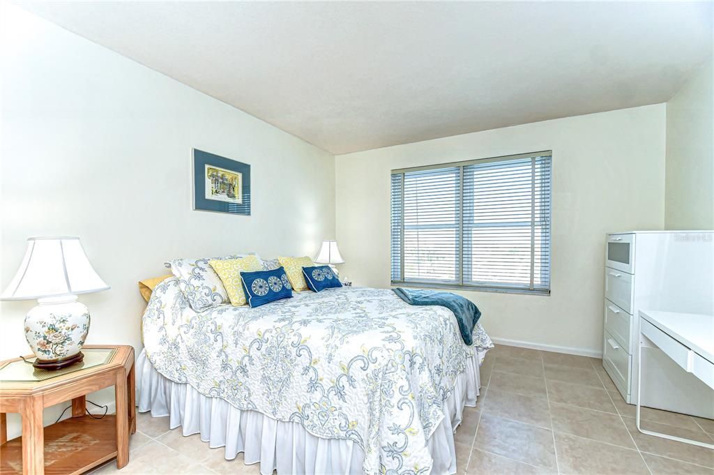5220 Brittany Drive S, Unit 807, Saint Petersburg, FL 33715 Photo