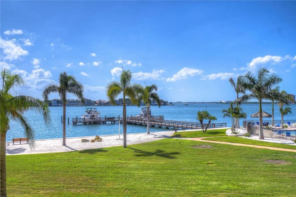 5220 Brittany Drive S, Unit 807, Saint Petersburg, FL 33715 Photo