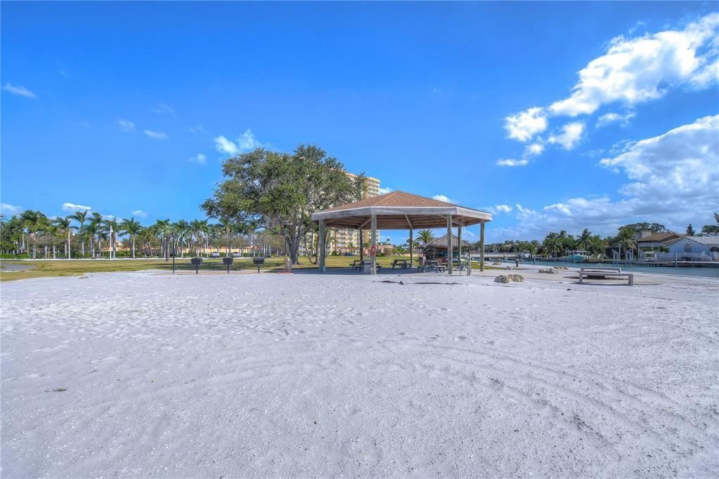 5220 Brittany Drive S, Unit 807, Saint Petersburg, FL 33715 Photo