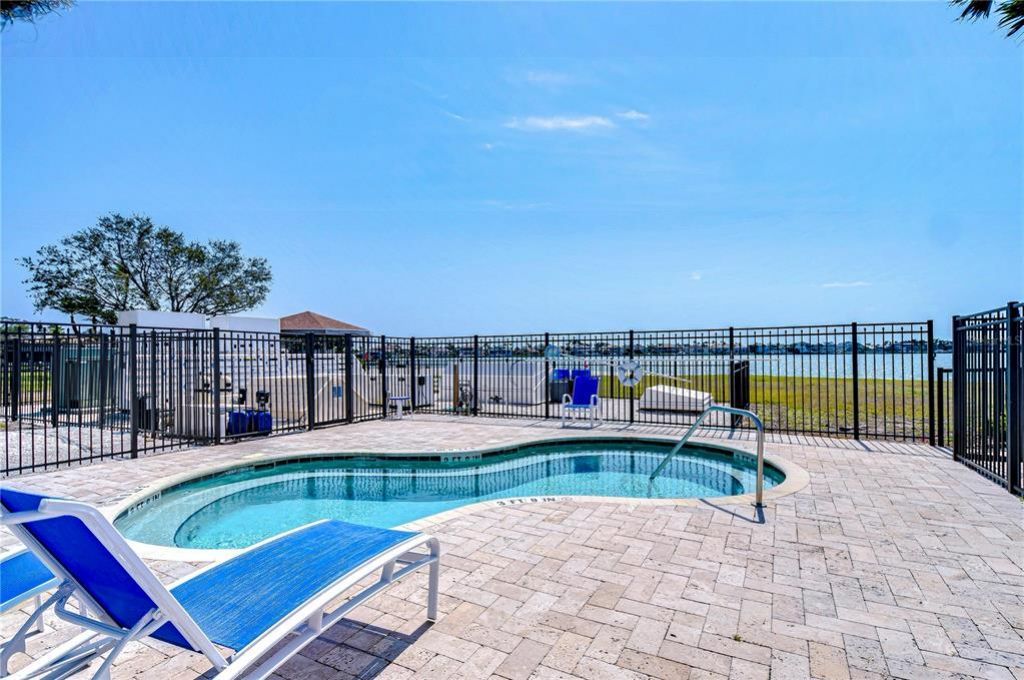 5220 Brittany Drive S, Unit 807, Saint Petersburg, FL 33715 Photo