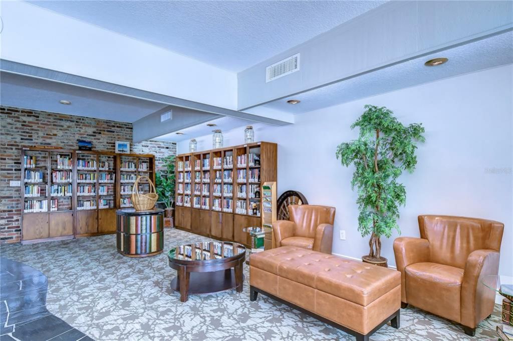 5220 Brittany Drive S, Unit 807, Saint Petersburg, FL 33715 Photo