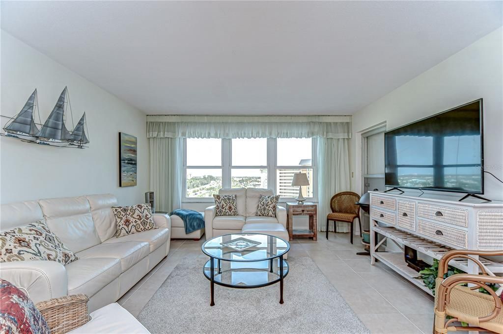 5220 Brittany Drive S, Unit 807, Saint Petersburg, FL 33715 Photo