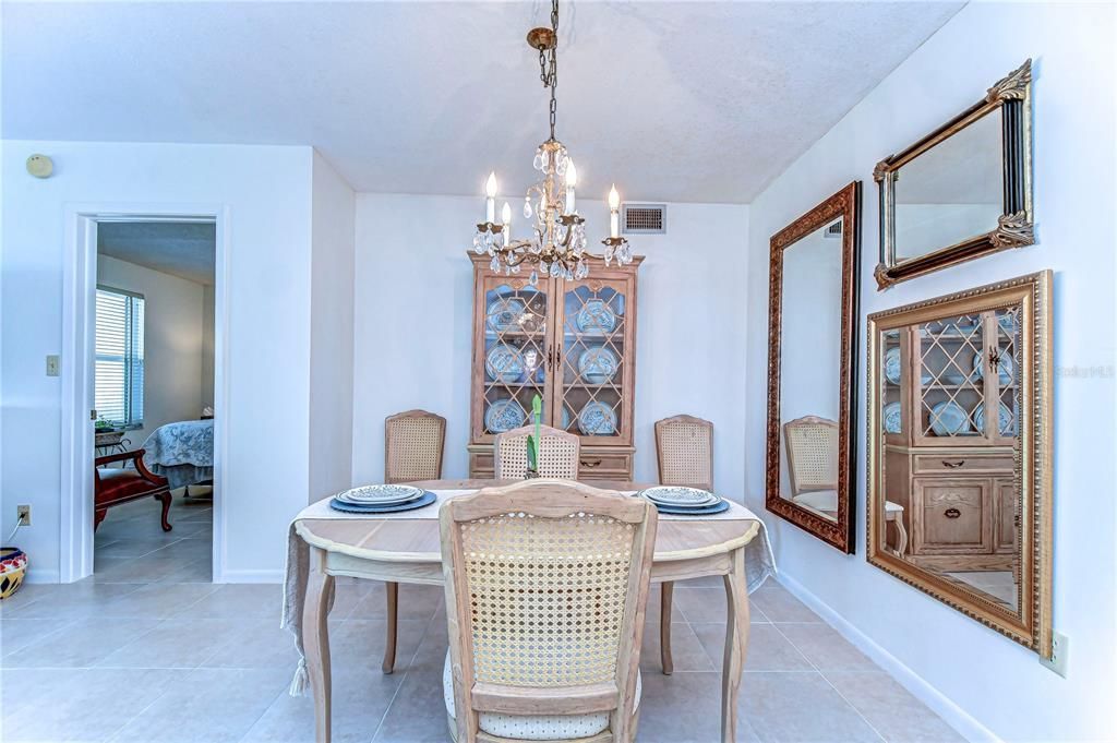 5220 Brittany Drive S, Unit 807, Saint Petersburg, FL 33715 Photo