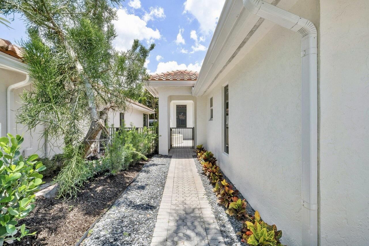 2184 Regents Boulevard, West Palm Beach, FL 33409 Photo