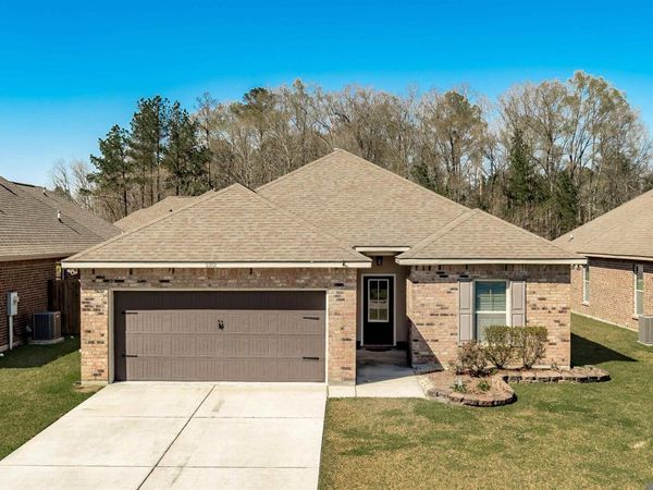 23101 Arcwood Dr, Denham Springs, LA 70726