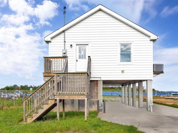 823 Venetian Boulevard, Lindenhurst, NY 11757