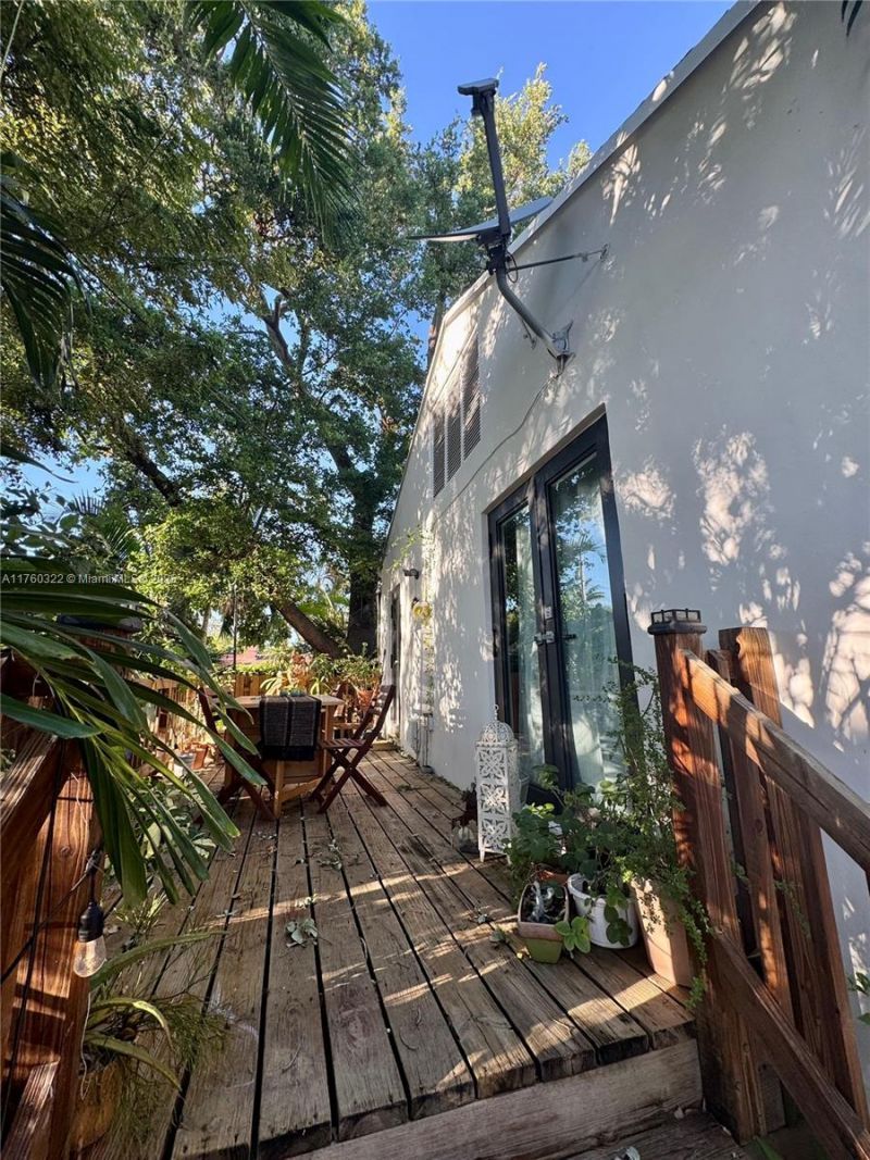 7020 NE 5th Ave, Miami, FL 33138 Photo