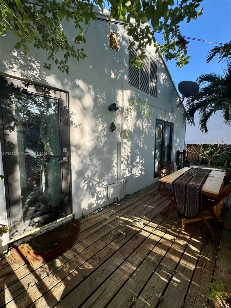 7020 NE 5th Ave, Miami, FL 33138 Photo