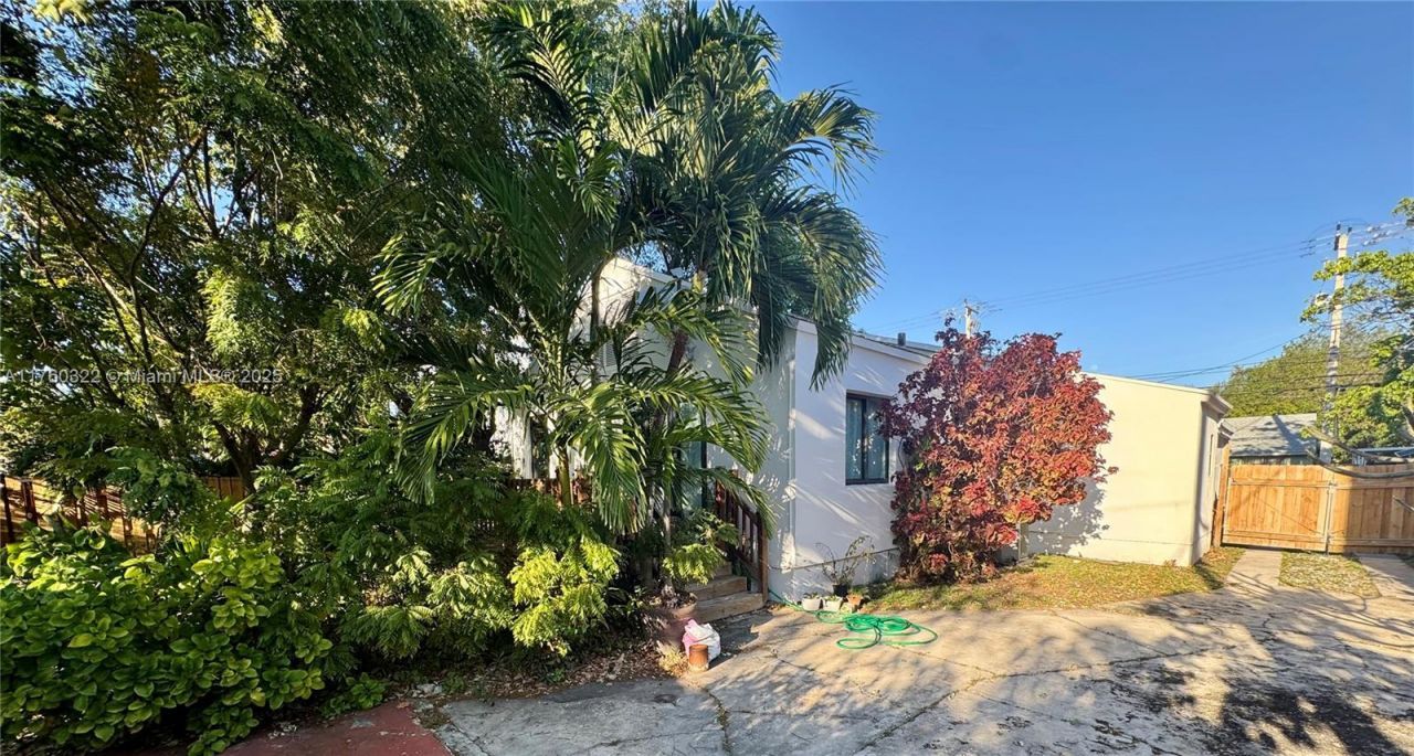 7020 NE 5th Ave, Miami, FL 33138 Photo