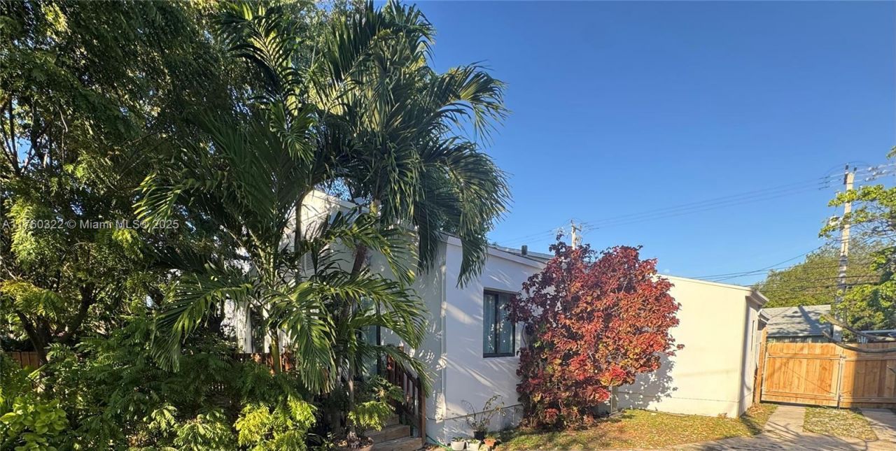 7020 NE 5th Ave, Miami, FL 33138 Photo