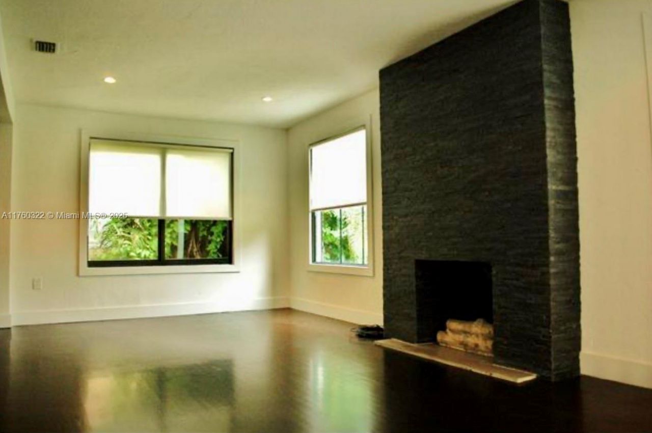 7020 NE 5th Ave, Miami, FL 33138 Photo