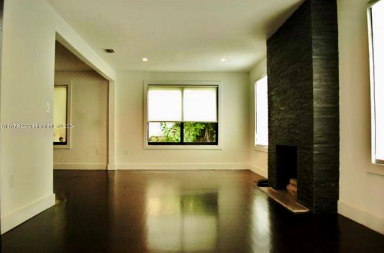 7020 NE 5th Ave, Miami, FL 33138 Photo