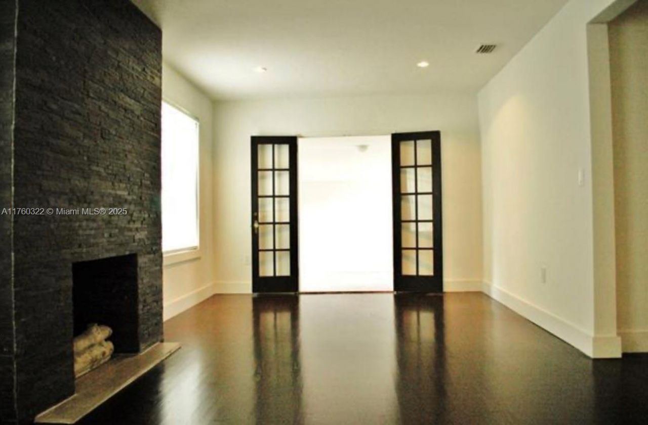 7020 NE 5th Ave, Miami, FL 33138 Photo