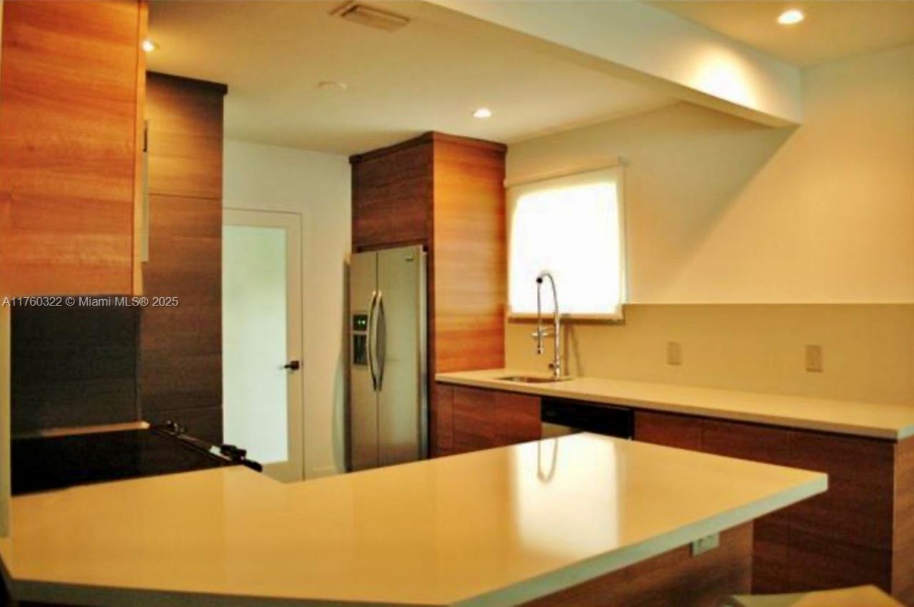 7020 NE 5th Ave, Miami, FL 33138 Photo