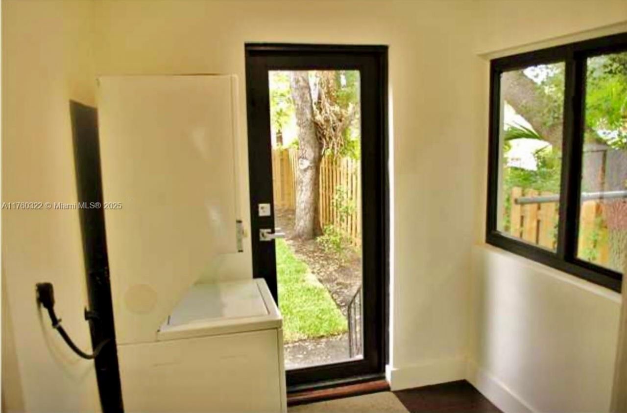 7020 NE 5th Ave, Miami, FL 33138 Photo