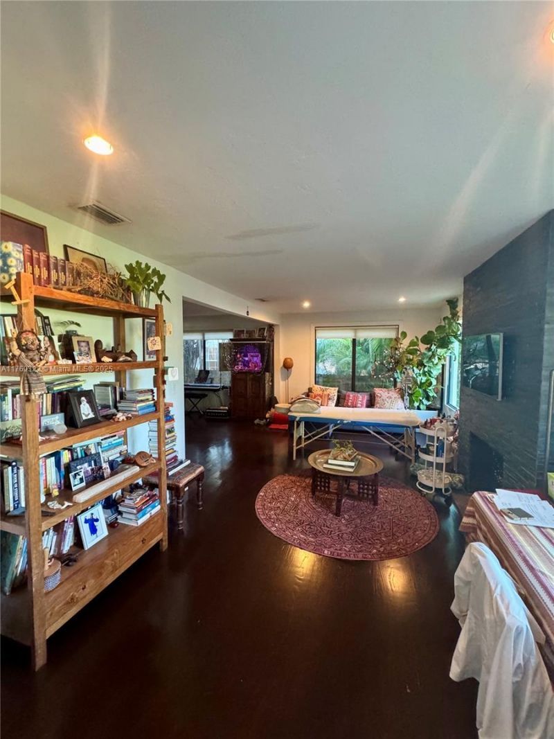 7020 NE 5th Ave, Miami, FL 33138 Photo