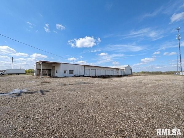 125 W BARLOW Road, Farmington, IL 61531