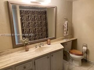 100 W Golden Isles Dr, Unit 811, Hallandale Beach, FL 33009 Photo