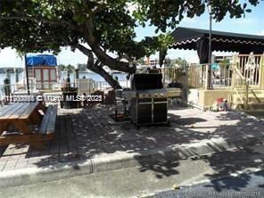 100 W Golden Isles Dr, Unit 811, Hallandale Beach, FL 33009 Photo