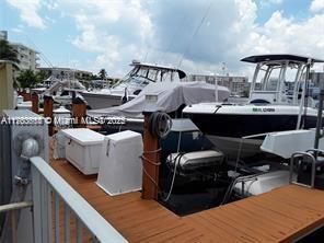 100 W Golden Isles Dr, Unit 811, Hallandale Beach, FL 33009 Photo