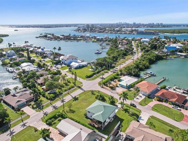 103 TAHITI CIRCLE, NAPLES, FL 34113