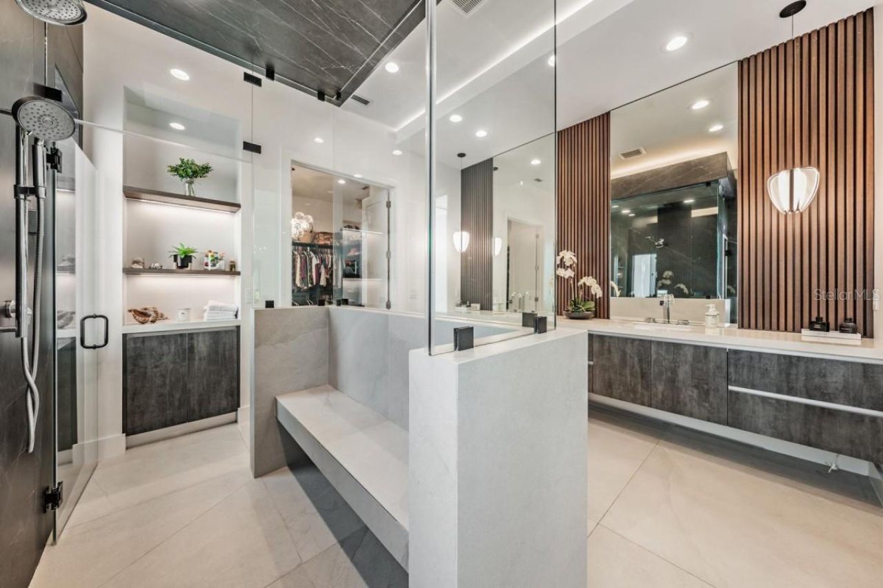 212 S Renellie Drive, Tampa, FL 33609 Photo