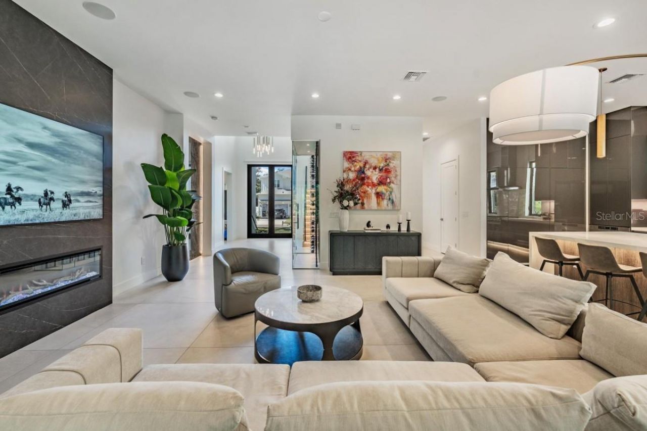 212 S Renellie Drive, Tampa, FL 33609 Photo