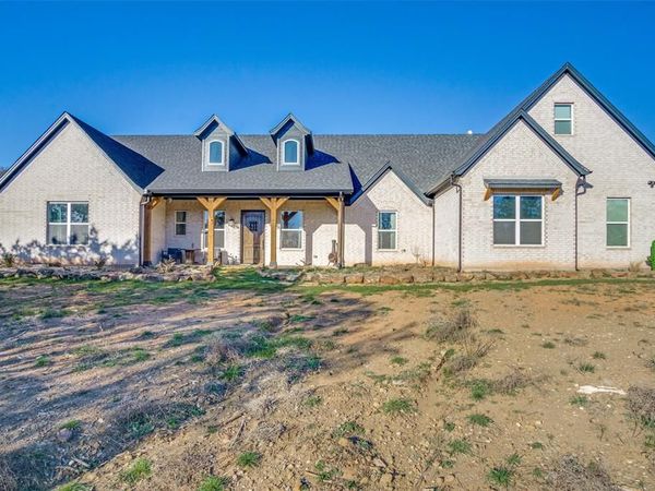 112 Wooded Acres Drive, Mineral Wells, TX 76067