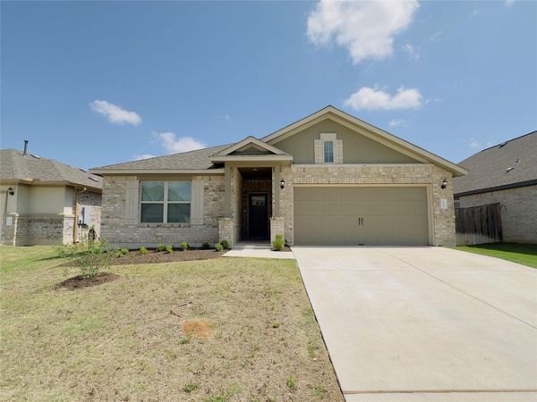 132 Periwinkle LN, Bastrop, TX 78602