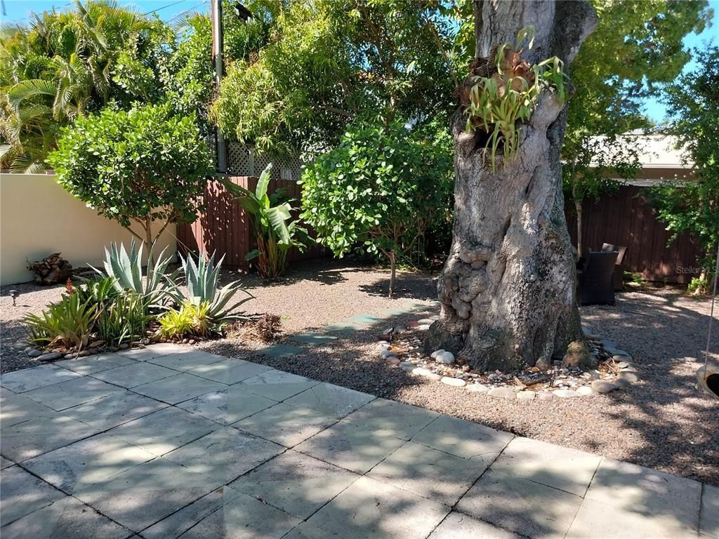 524 Columbia Court, Sarasota, FL 34236 Photo