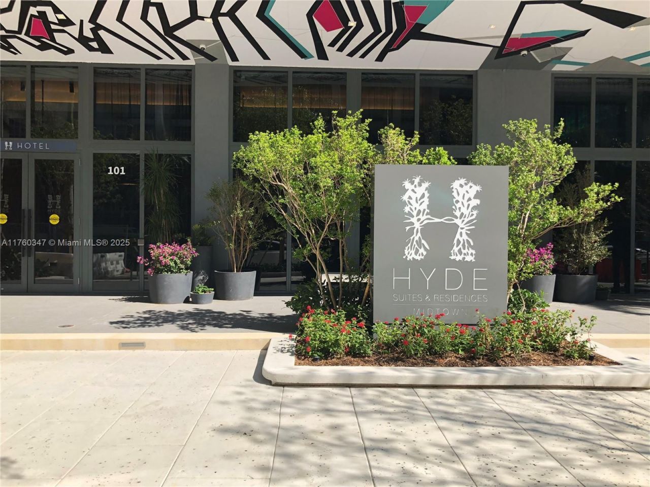 121 NE 34th St, Unit L406, Miami, FL 33137 Photo