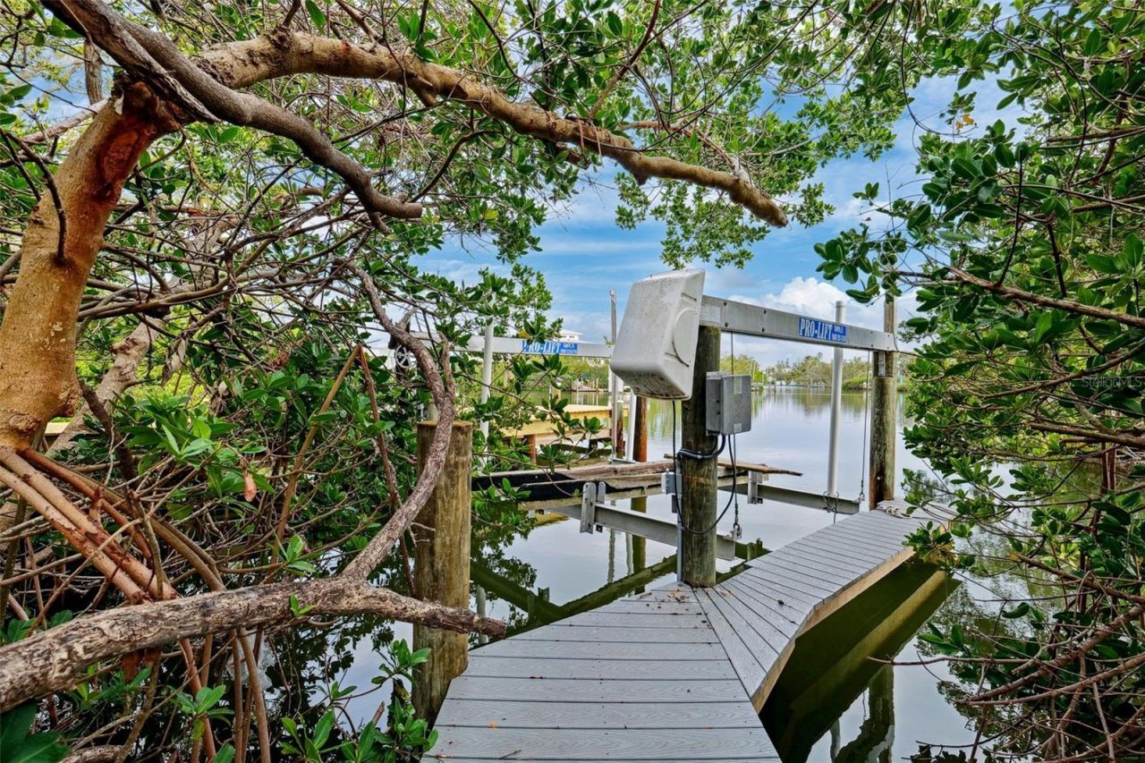 311 Poinsettia Road, Anna Maria, FL 34216 Photo