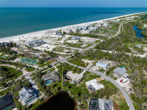 327 Palm Lake Dr., Sanibel, FL 33957