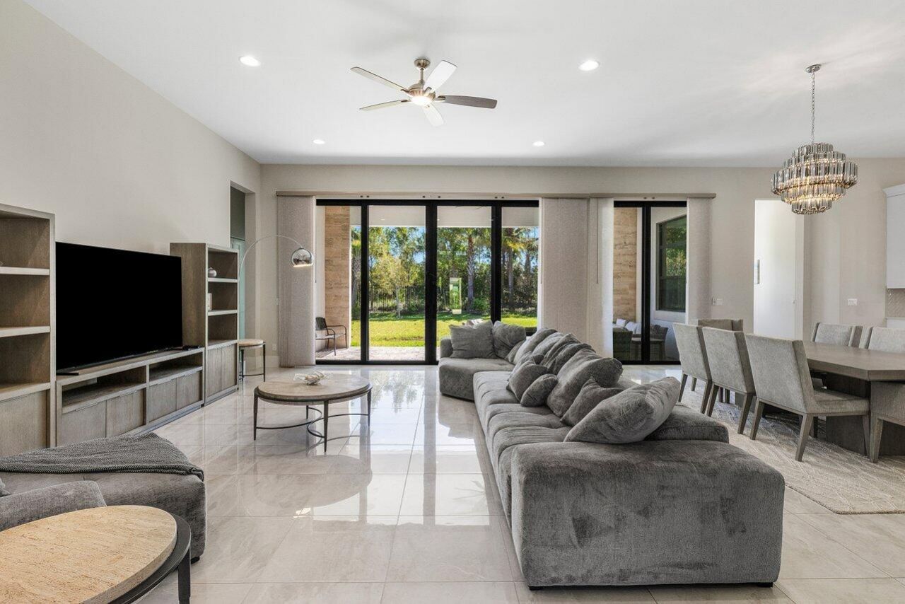 9232 Coral Isles Circle, Palm Beach Gardens, FL 33412 Photo