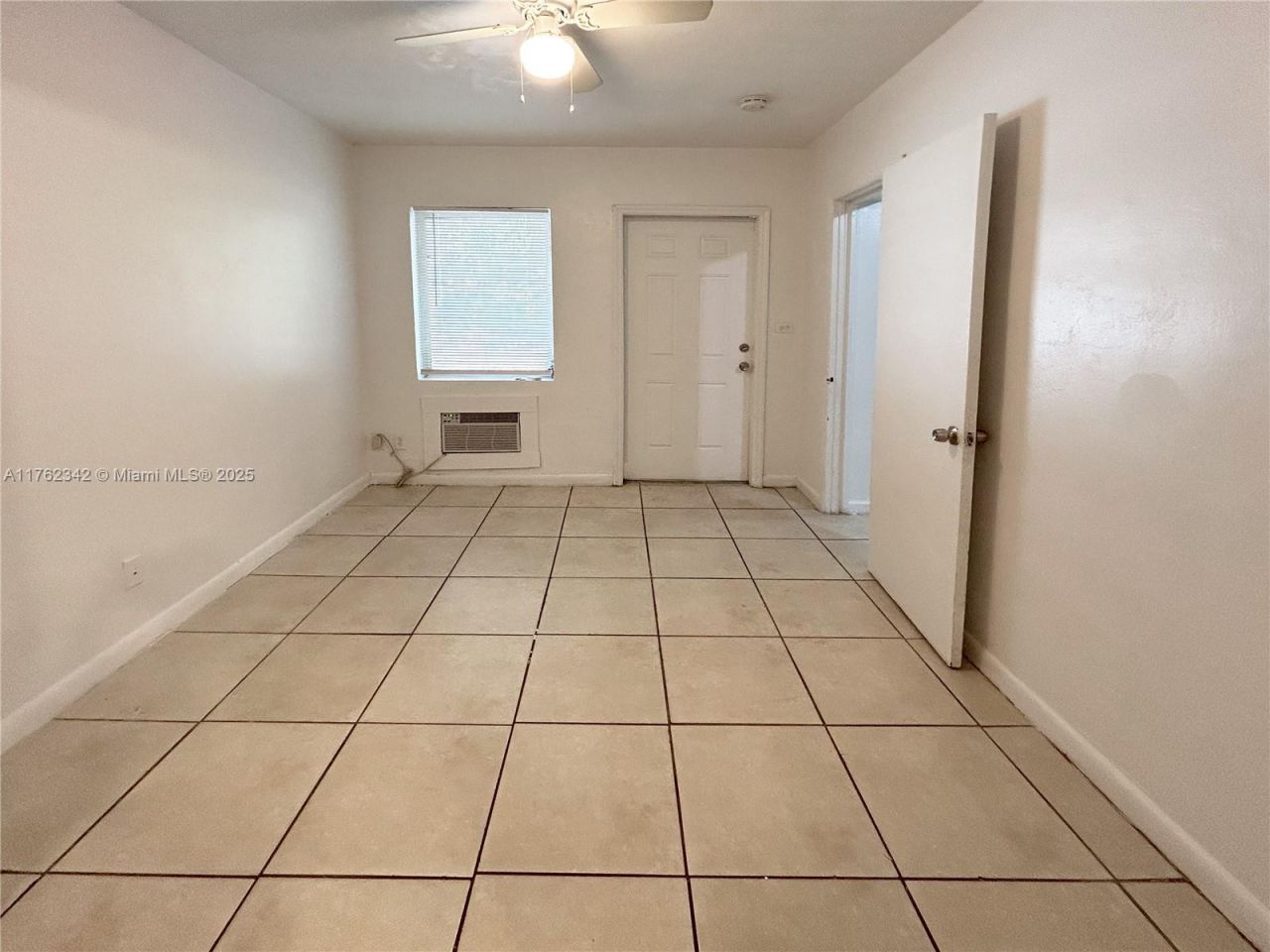 738 NE 86th St, Unit 4, Miami, FL 33138 Photo