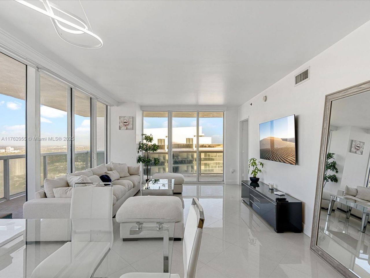 1830 S Ocean Dr, Unit 4508, Hallandale Beach, FL 33009 Photo