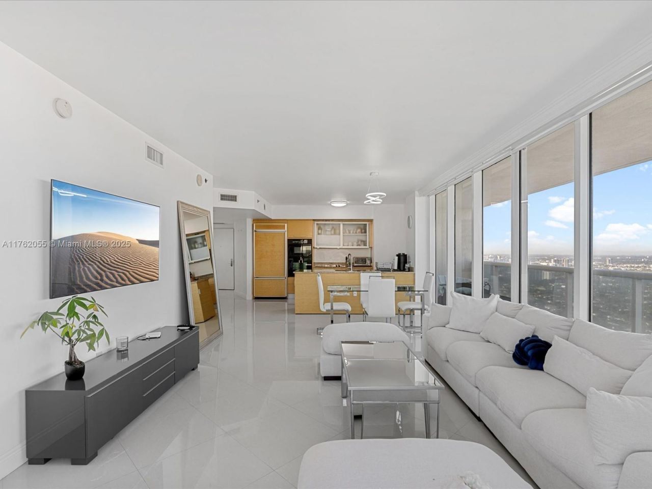 1830 S Ocean Dr, Unit 4508, Hallandale Beach, FL 33009 Photo