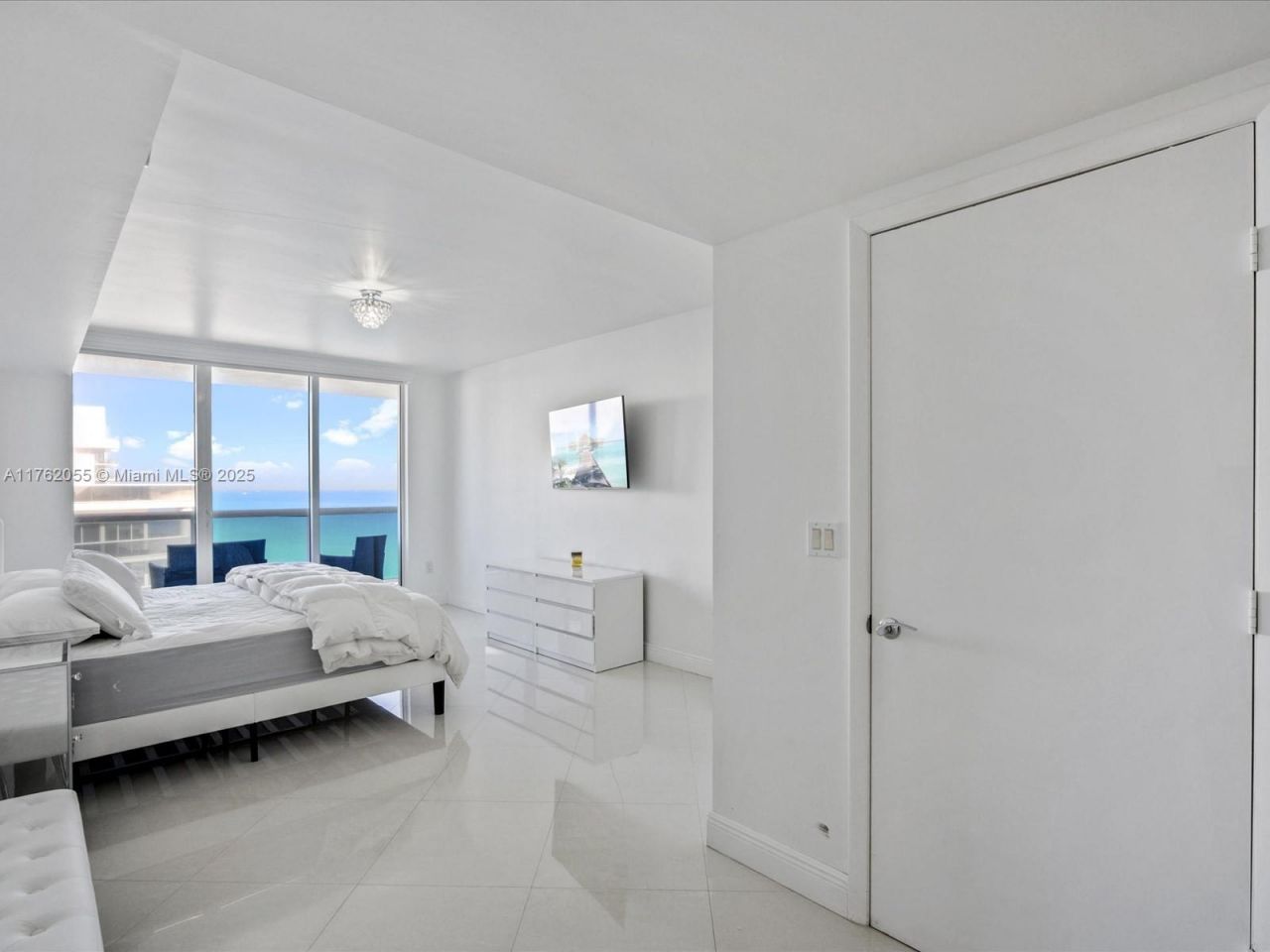 1830 S Ocean Dr, Unit 4508, Hallandale Beach, FL 33009 Photo