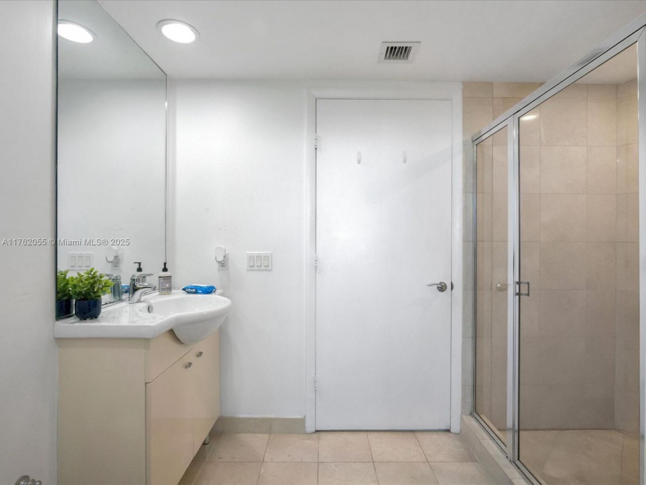 1830 S Ocean Dr, Unit 4508, Hallandale Beach, FL 33009 Photo