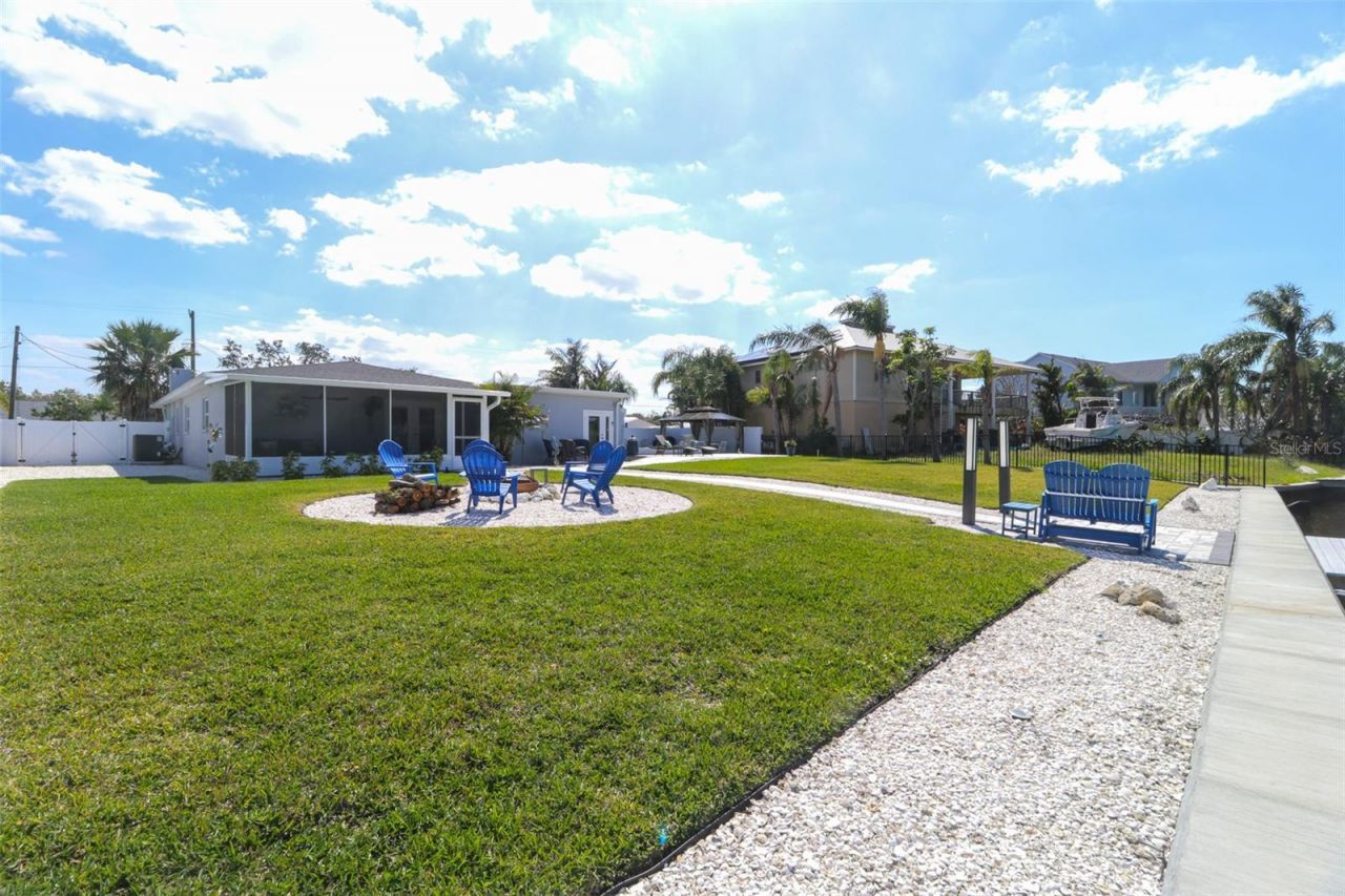 817 Blue Heron Boulevard, Ruskin, FL 33570 Photo