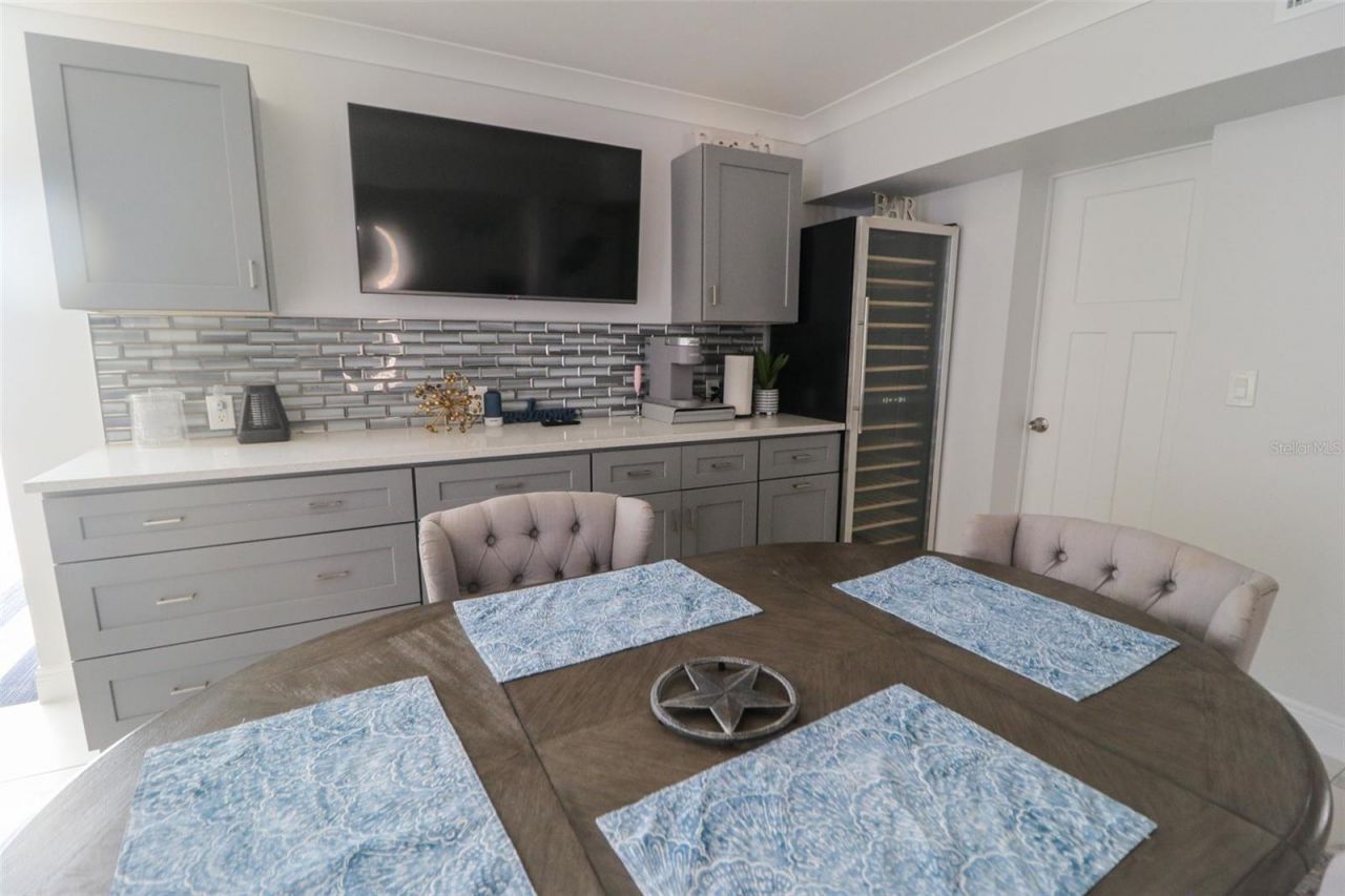 817 Blue Heron Boulevard, Ruskin, FL 33570 Photo