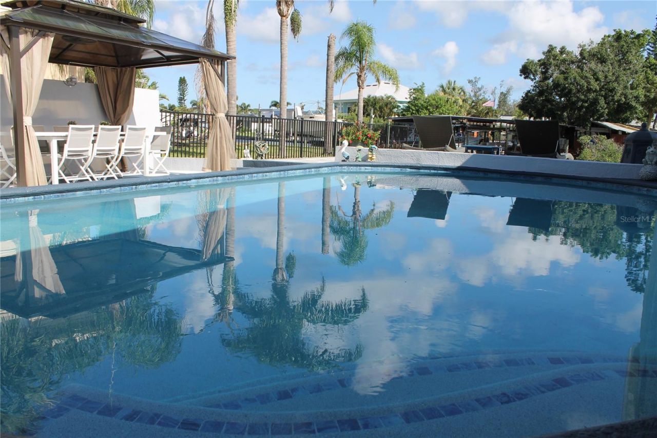 817 Blue Heron Boulevard, Ruskin, FL 33570 Photo